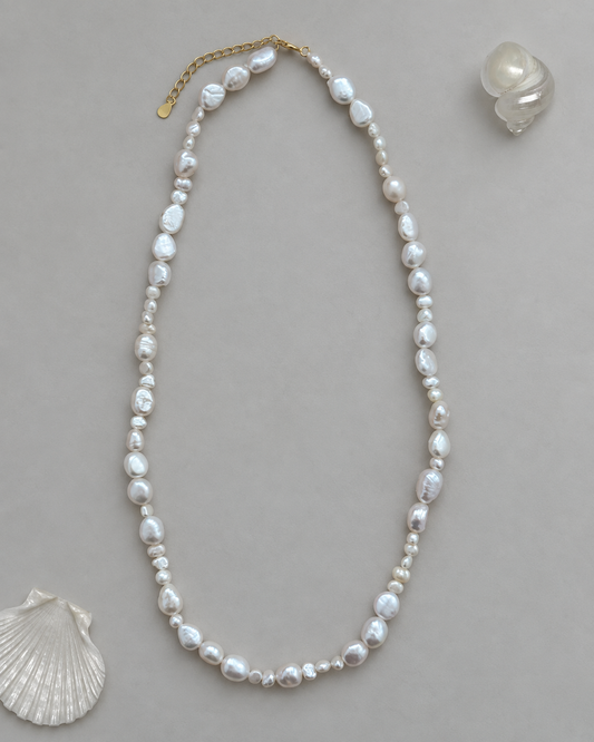 Scattered Light Pearl Necklace