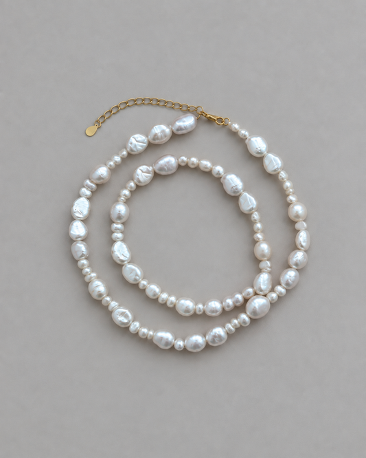 Scattered Light Pearl Necklace